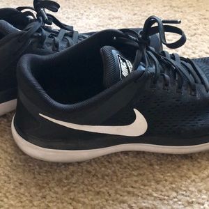 nike flex run 2016 women’s size 9